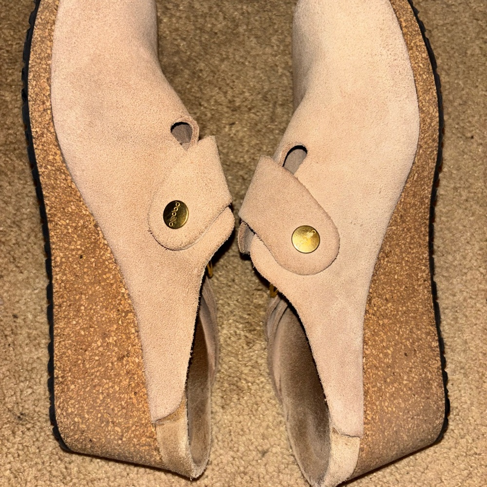 Papillio (Birkenstock) Light Tan Suede Clogs with Gold Buckle - Picture 6 of 8
